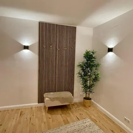 With Kitchen, Conservatory, Rain Shower Apartment Munich